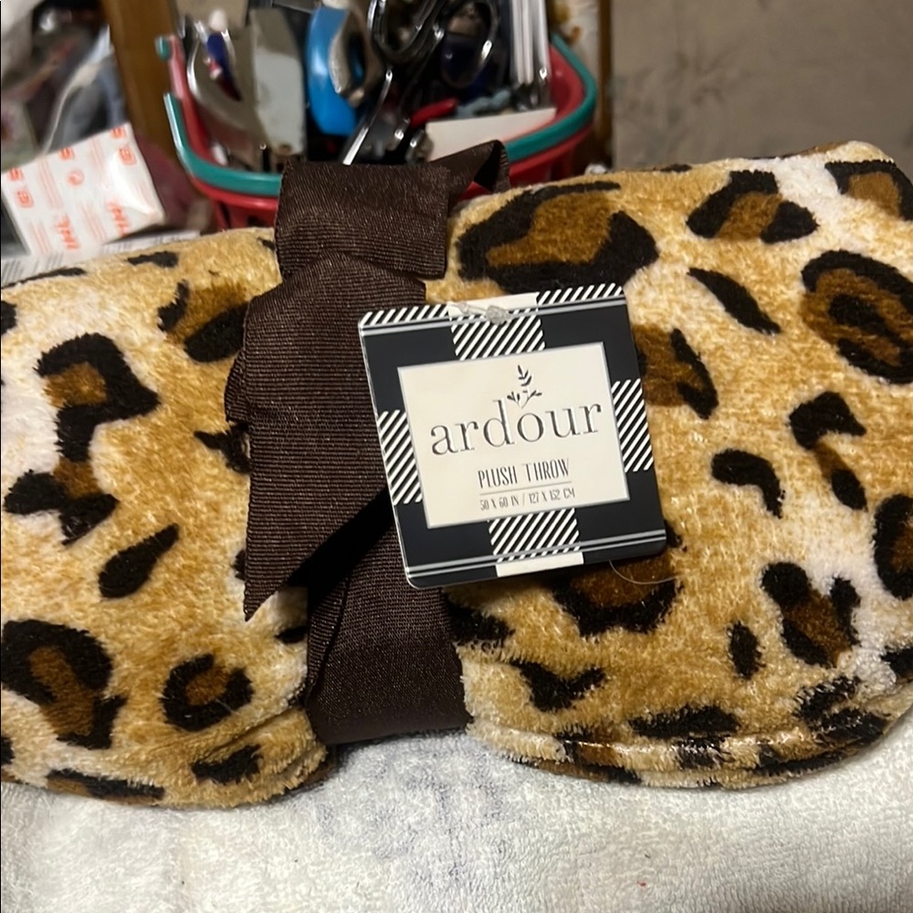 Leopard Print Plush Throw Blanket - Brown